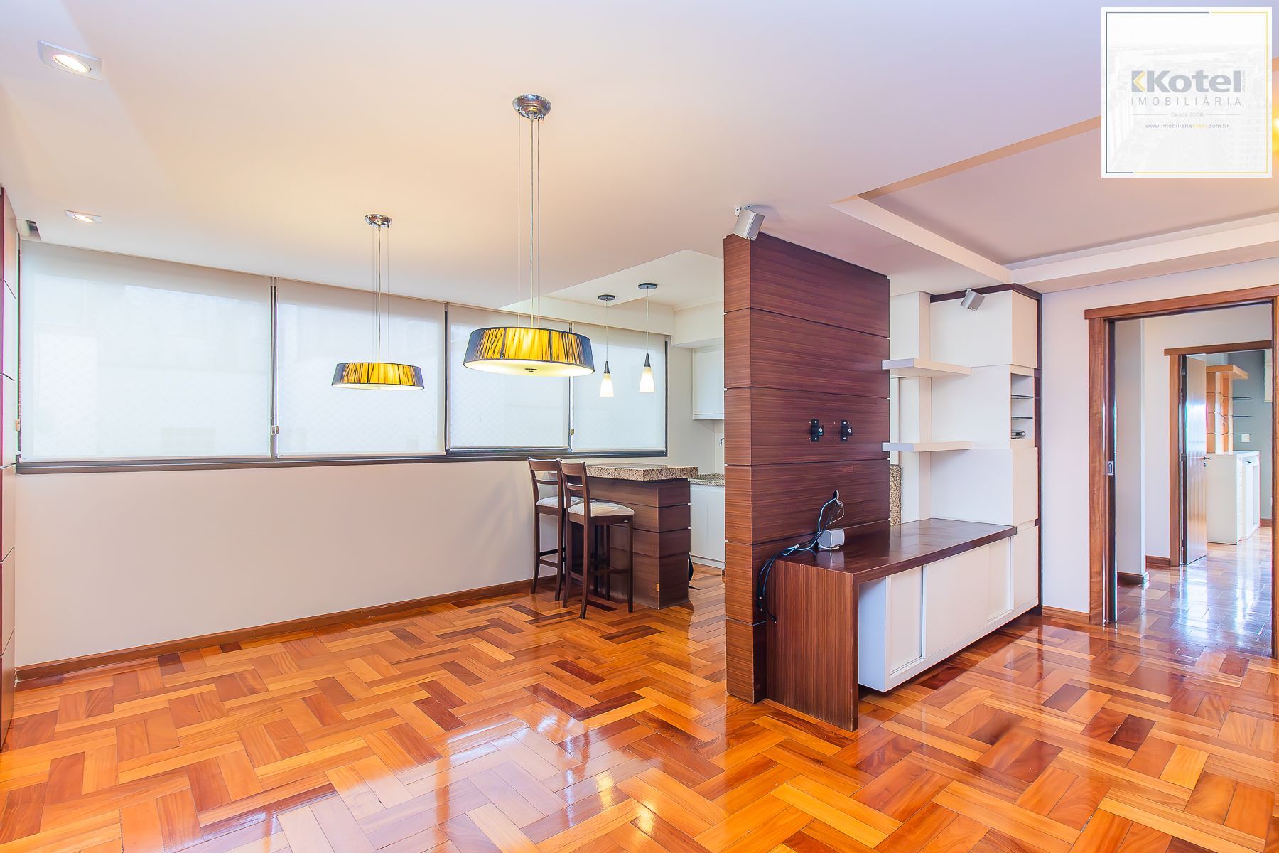 Apartamento semi mobiliado, impecável, com 126m² privativo.