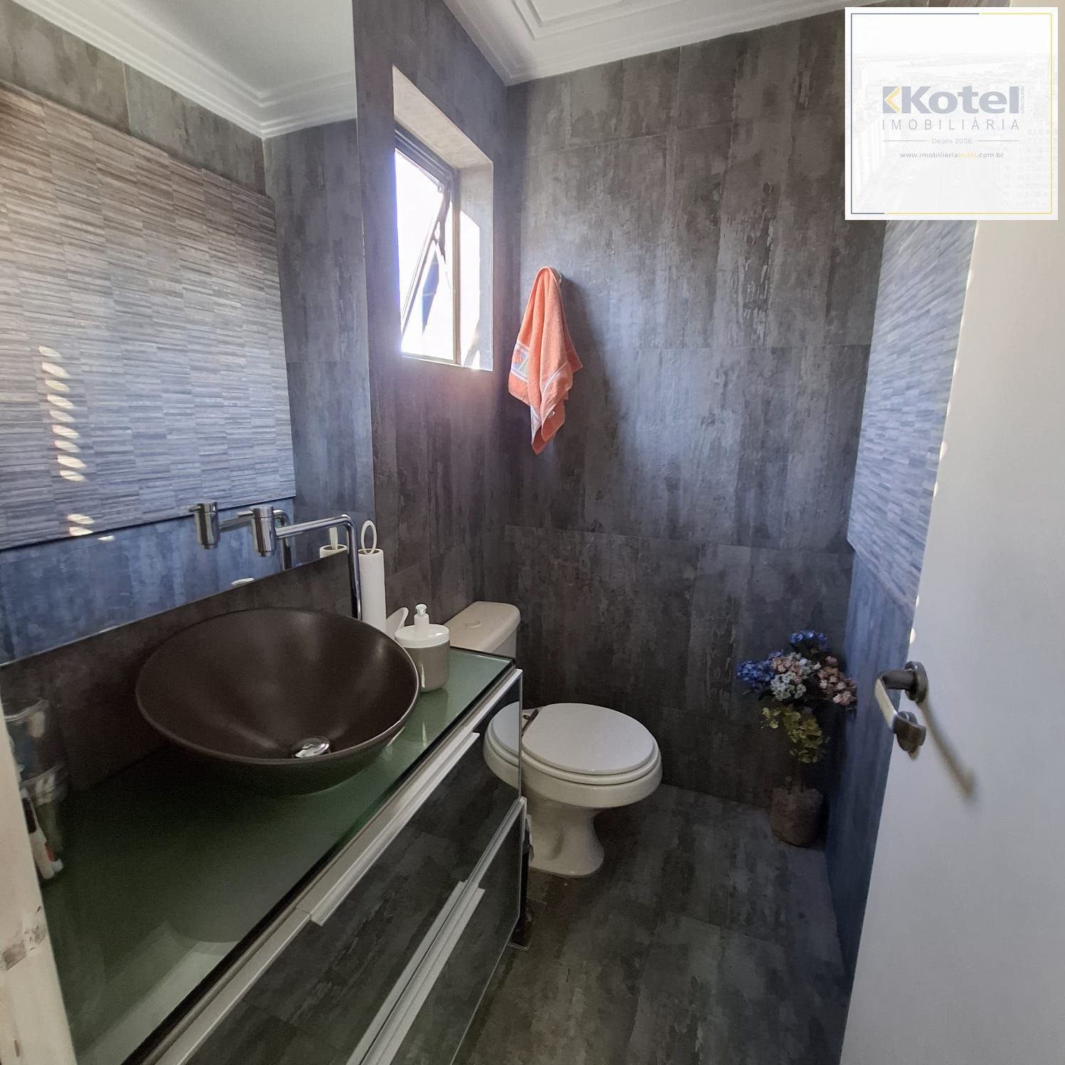 Sala Comercial com vaga para um carro escriturada