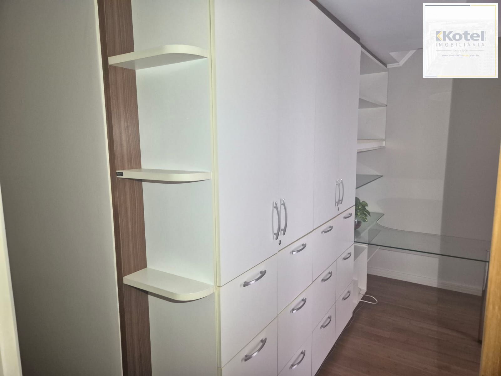 Sala semi mobiliada