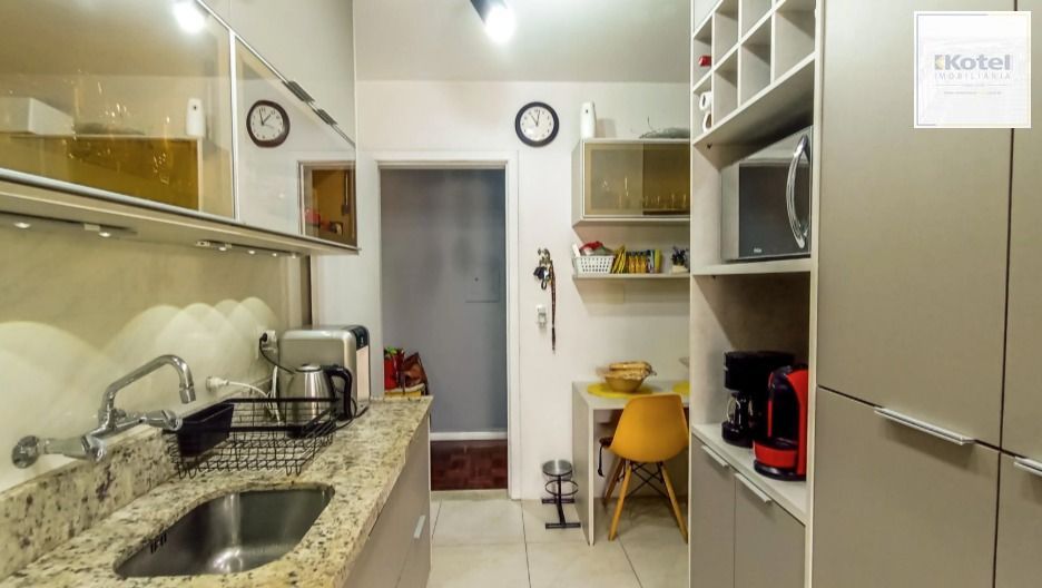 Cobertura dcom 02 dorm . Dependencia de Empregada, com 154,22m2 area privativa com garagem Menino Deus — foto 4