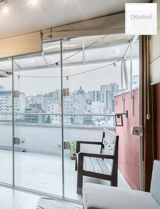 Cobertura triplex semimobiliada