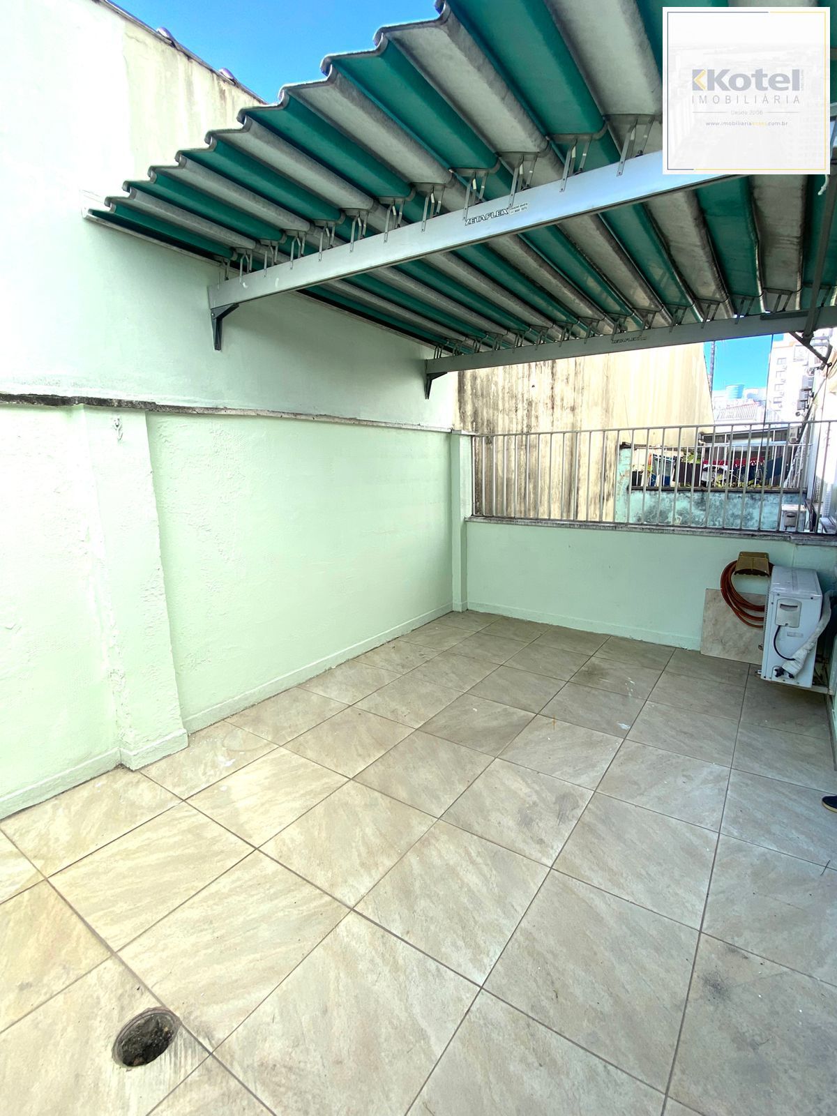 Apartamento1 dormitório, patio, vaga de garagem predio com elevador Menino Deus