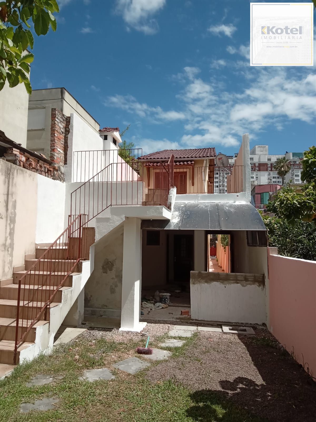 Ótima Casa com 4 Dormitórios no Bairro Cidade Baixa — foto 4