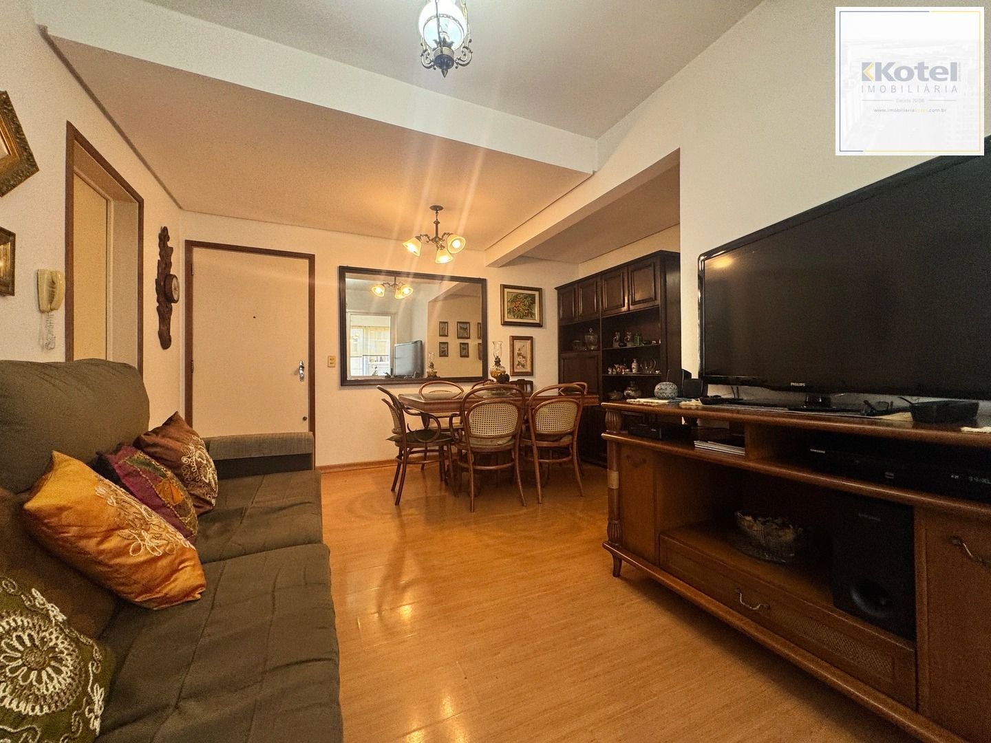 Apartamento dois dormitórios ( uma suíte) garagem/depósito Bairro Menino Deus — foto 5