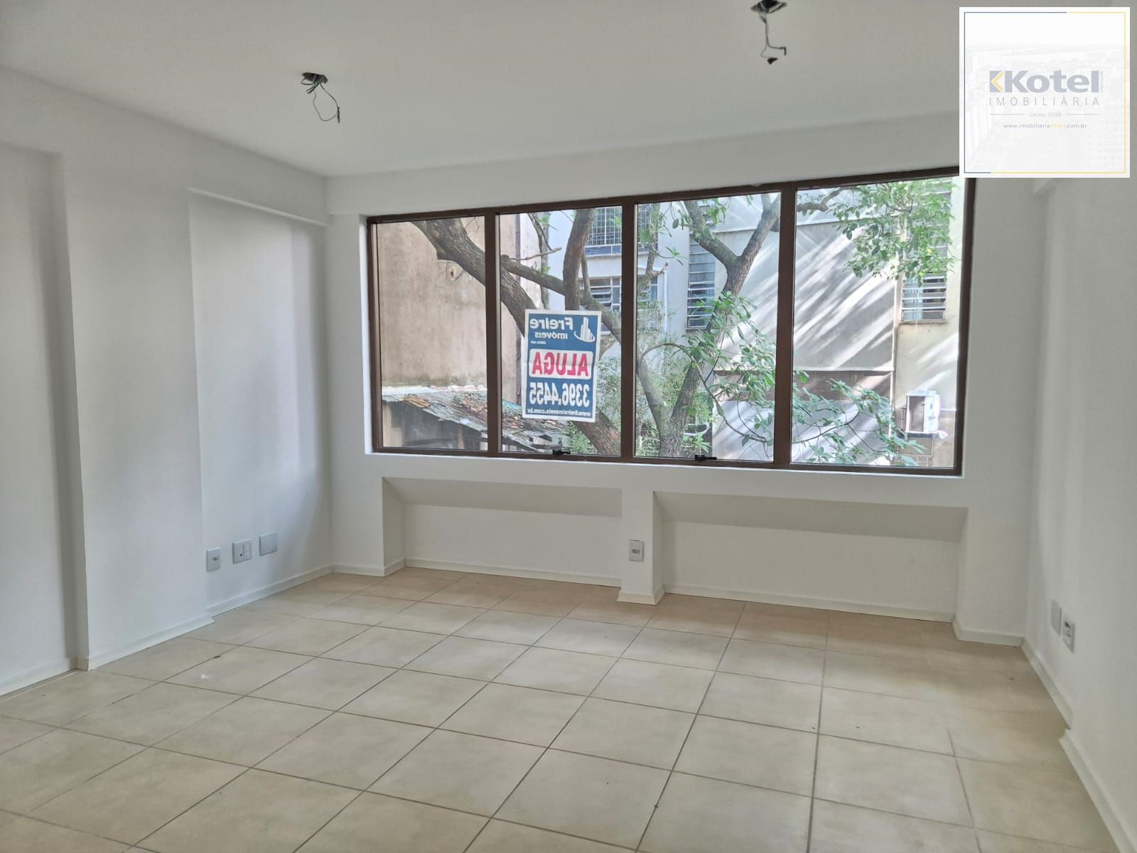 Sala comercial desocupada
