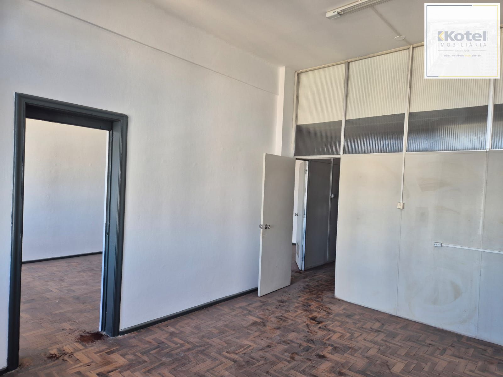 Sala em andar alto, desocupada
