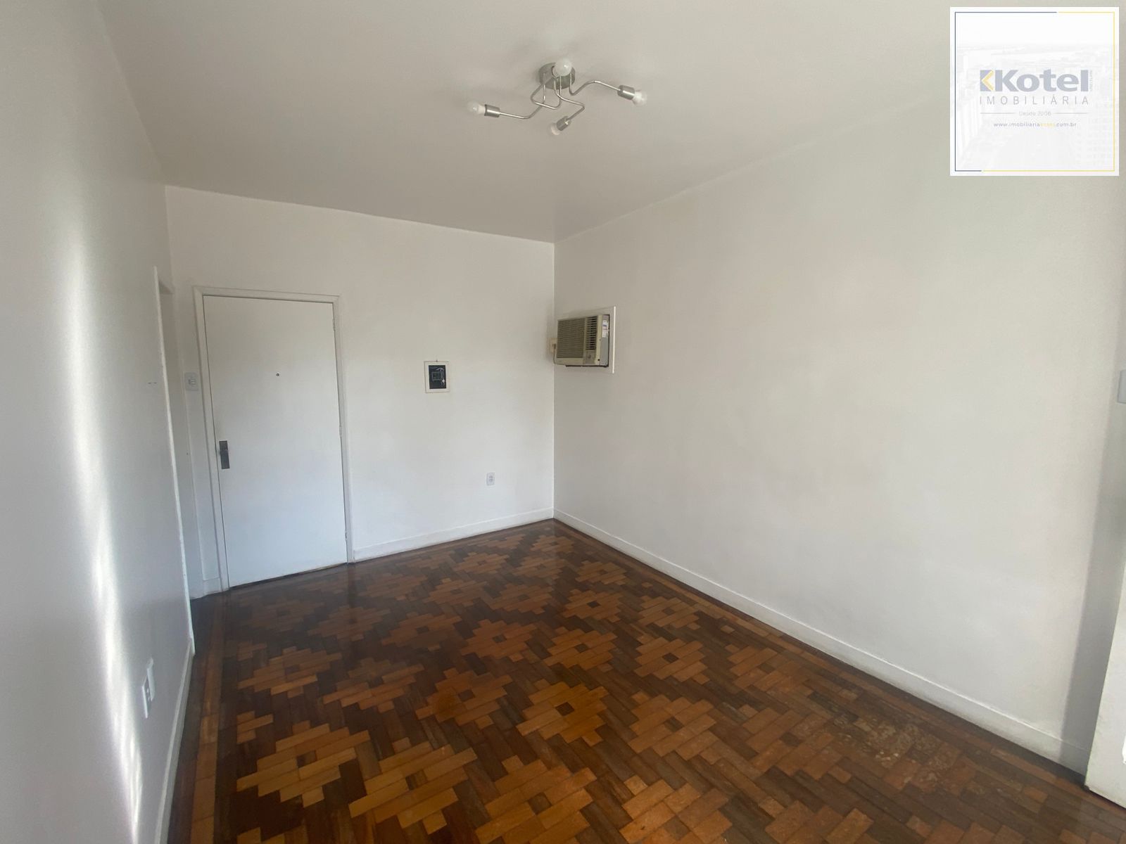 Apartamento 3 dormitórios 2 banheiros e sacada Menino Deus