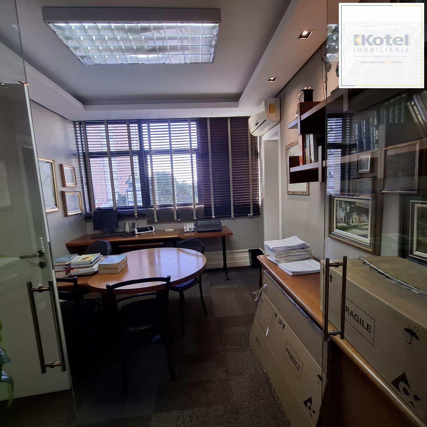 Sala Comercial com vaga para um carro escriturada
