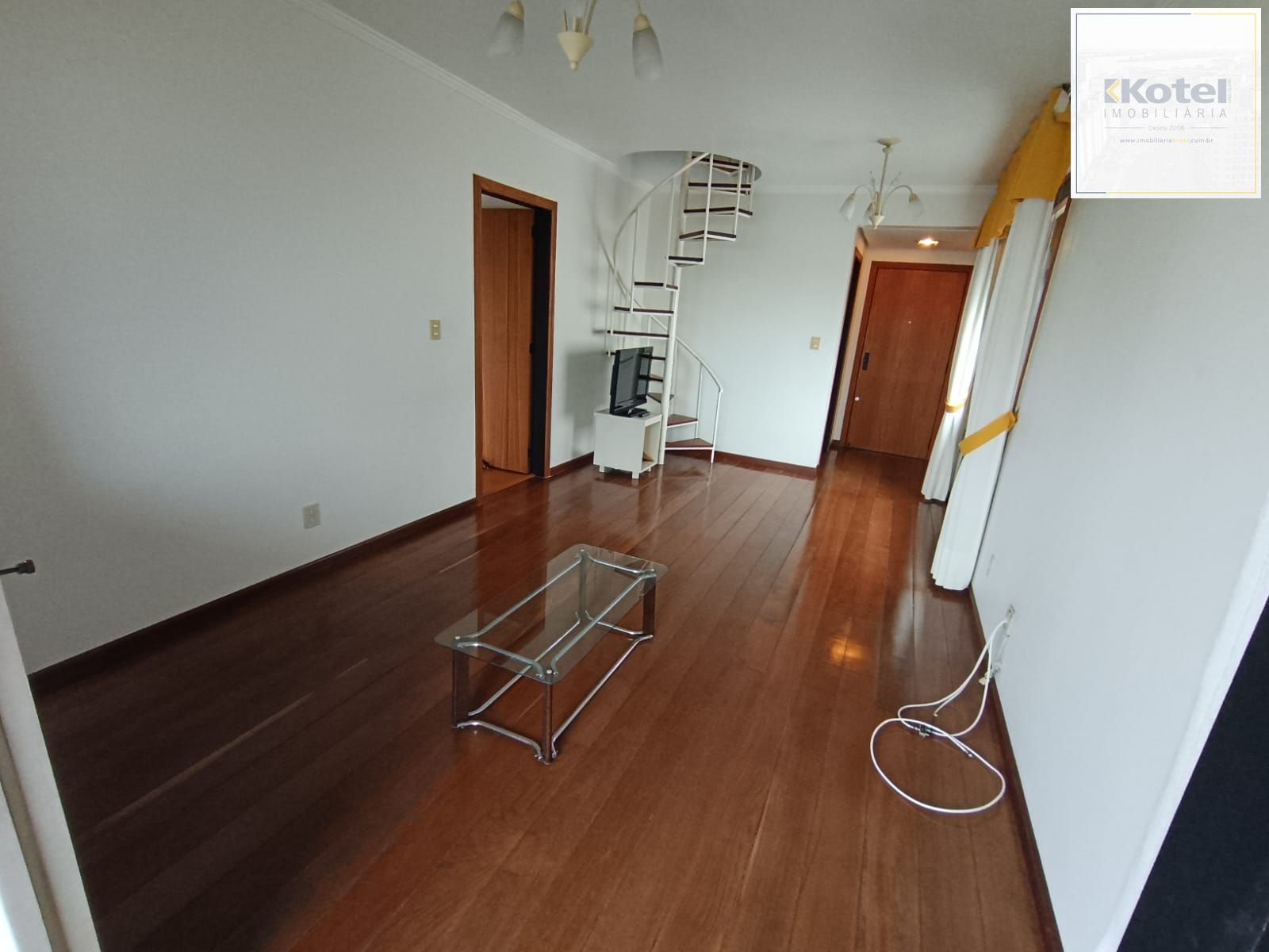 Cobertura 174m² 2 dormitórios, Terraço e 1 vaga.