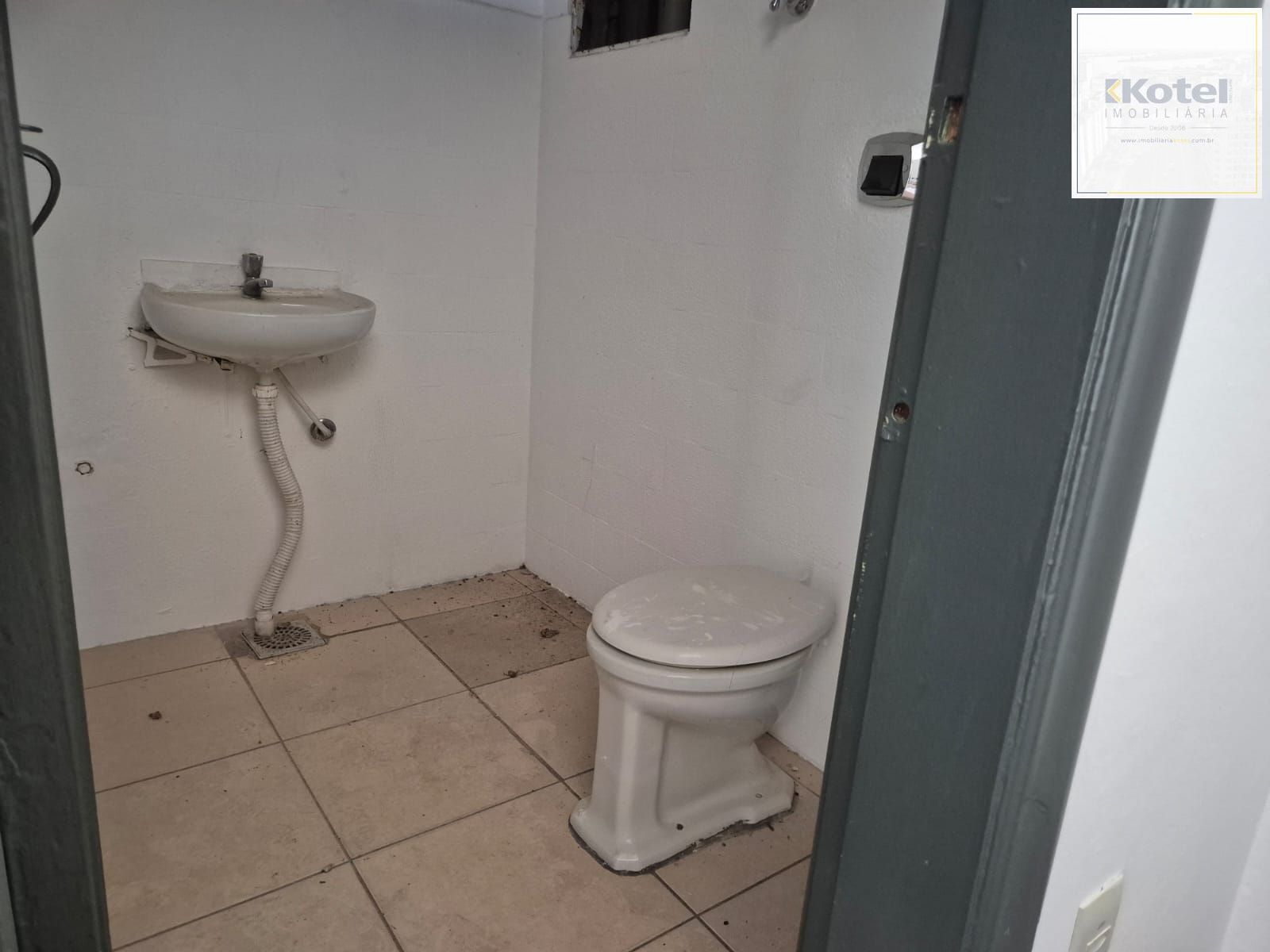 Sala em andar alto, desocupada