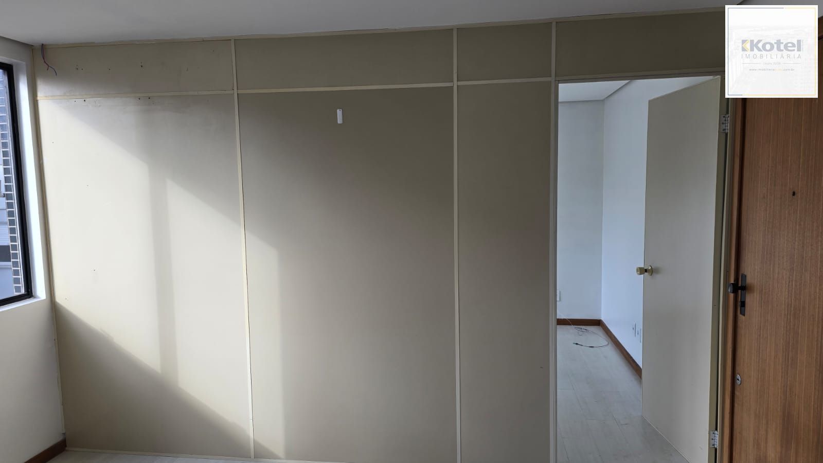 Sala a venda no Menino Deus
