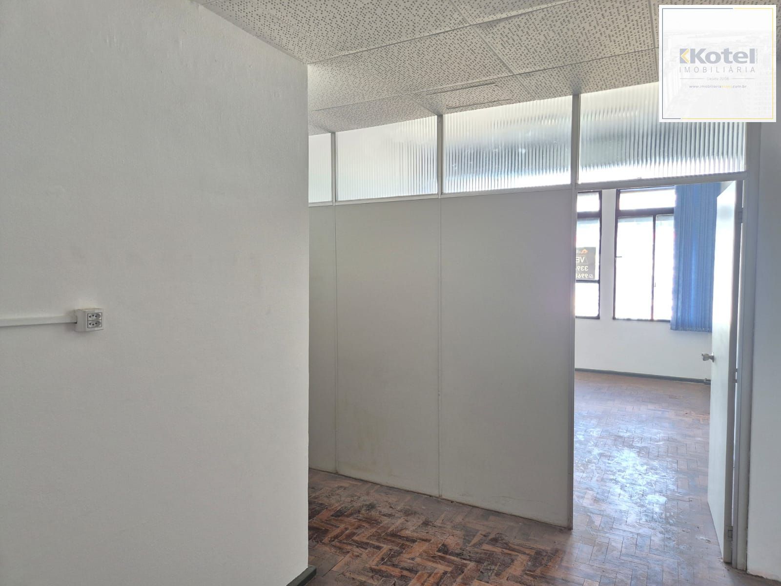 Sala em andar alto, desocupada