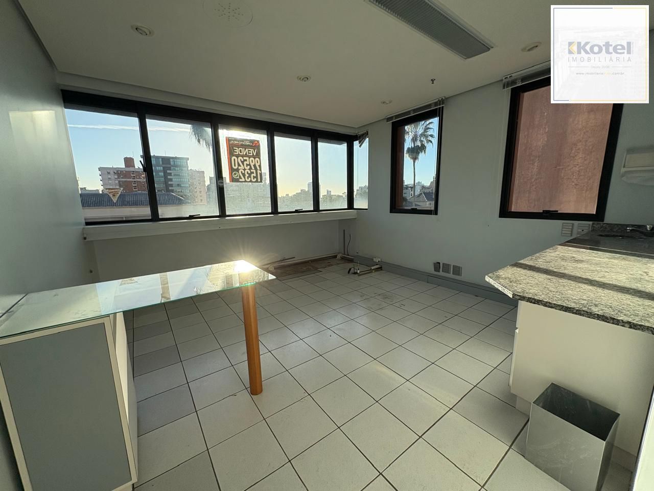 Sala/comercial 41,66 no Menino Deus