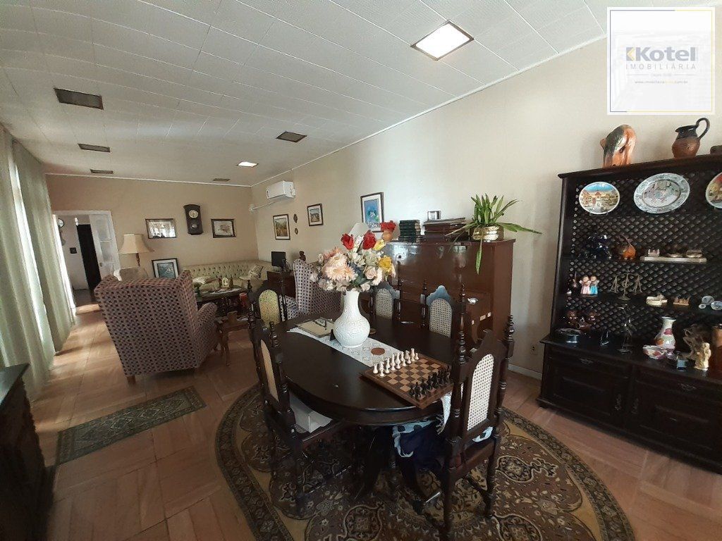 Casa para Venda - 290m², 3 dormitórios, sendo 1 suites, 3 vagas - Menino Deus — foto 2