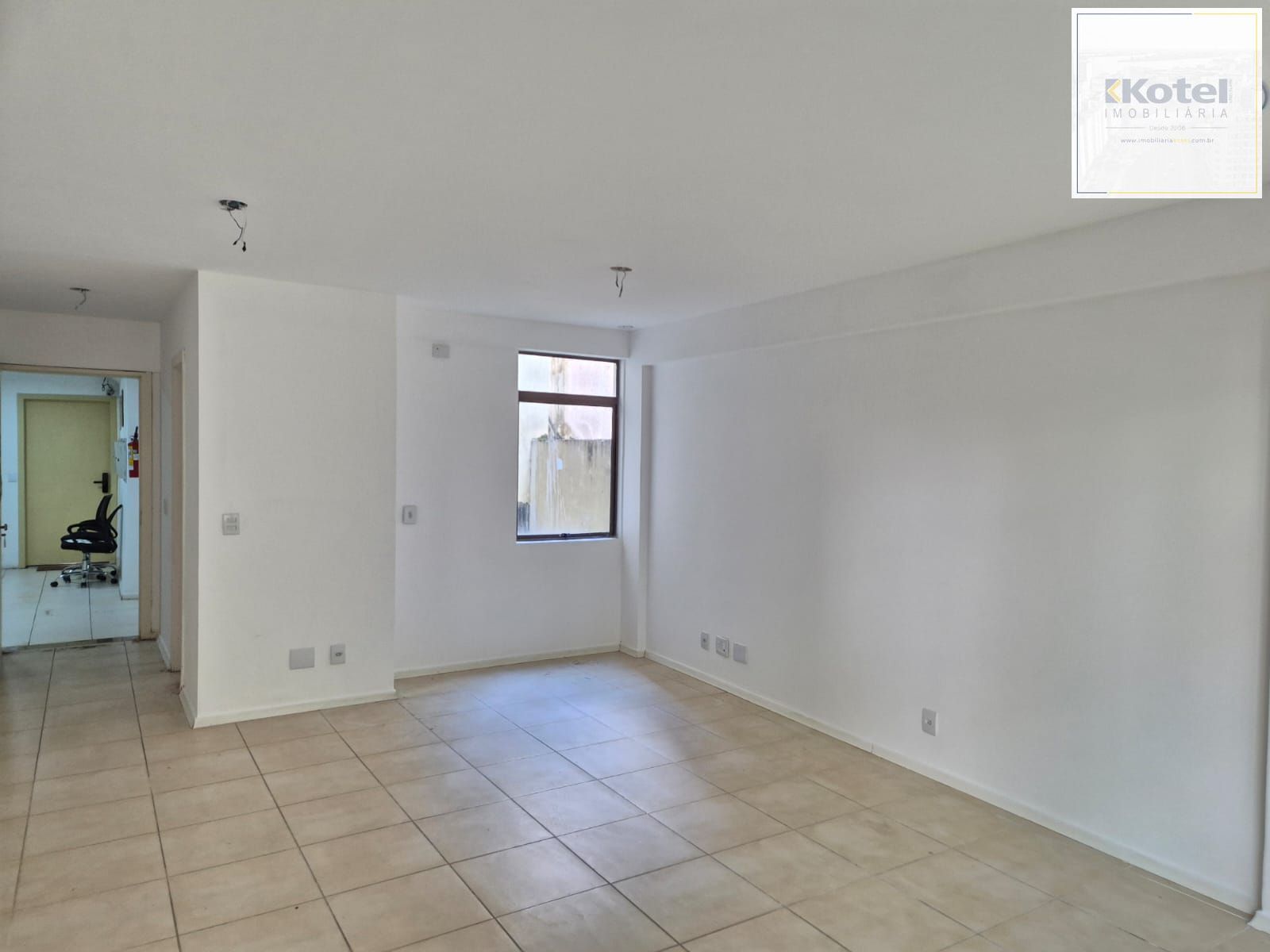 Sala comercial desocupada