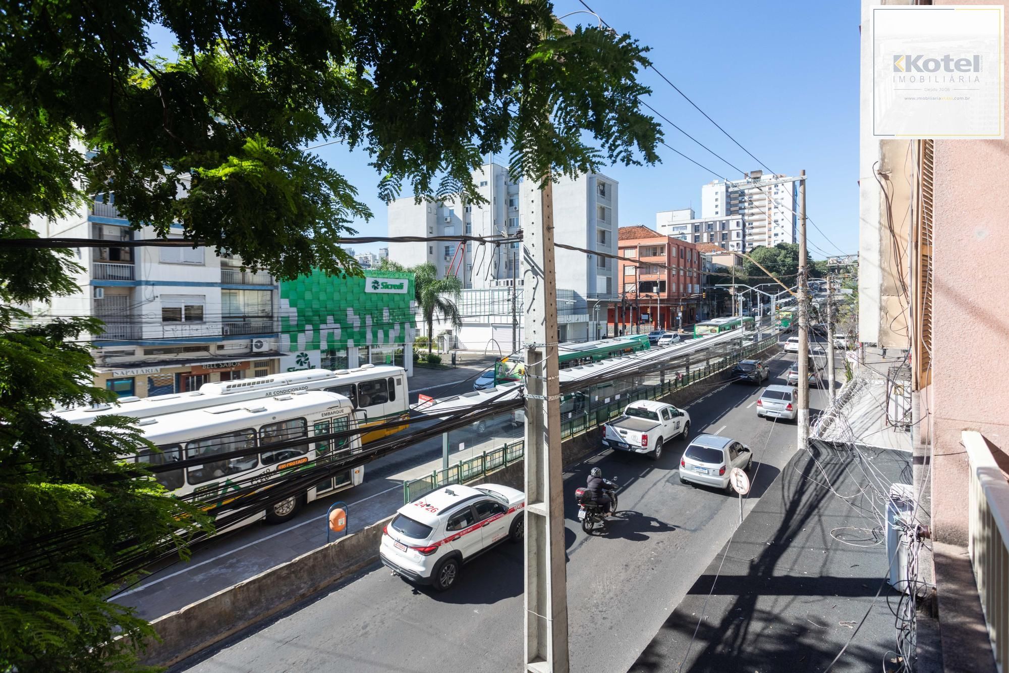 Amplo Apartamento de 3 Dormitórios com Sacada e Garagem na Av. Protásio Alves — foto 5