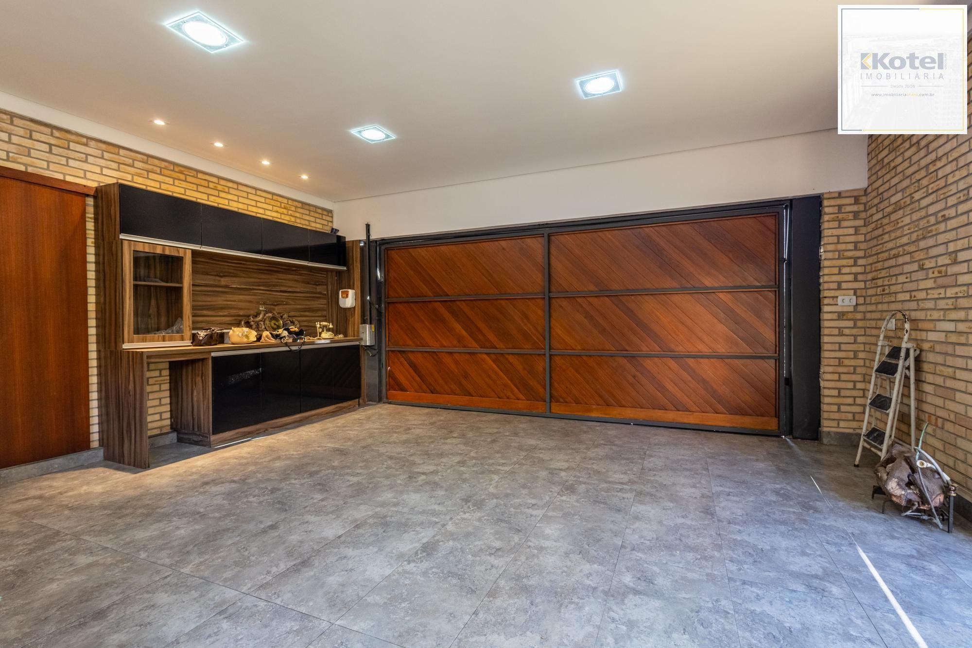 Casa com 374 m² | 3 suítes | Piscina | Ao lado do Jardim Europa