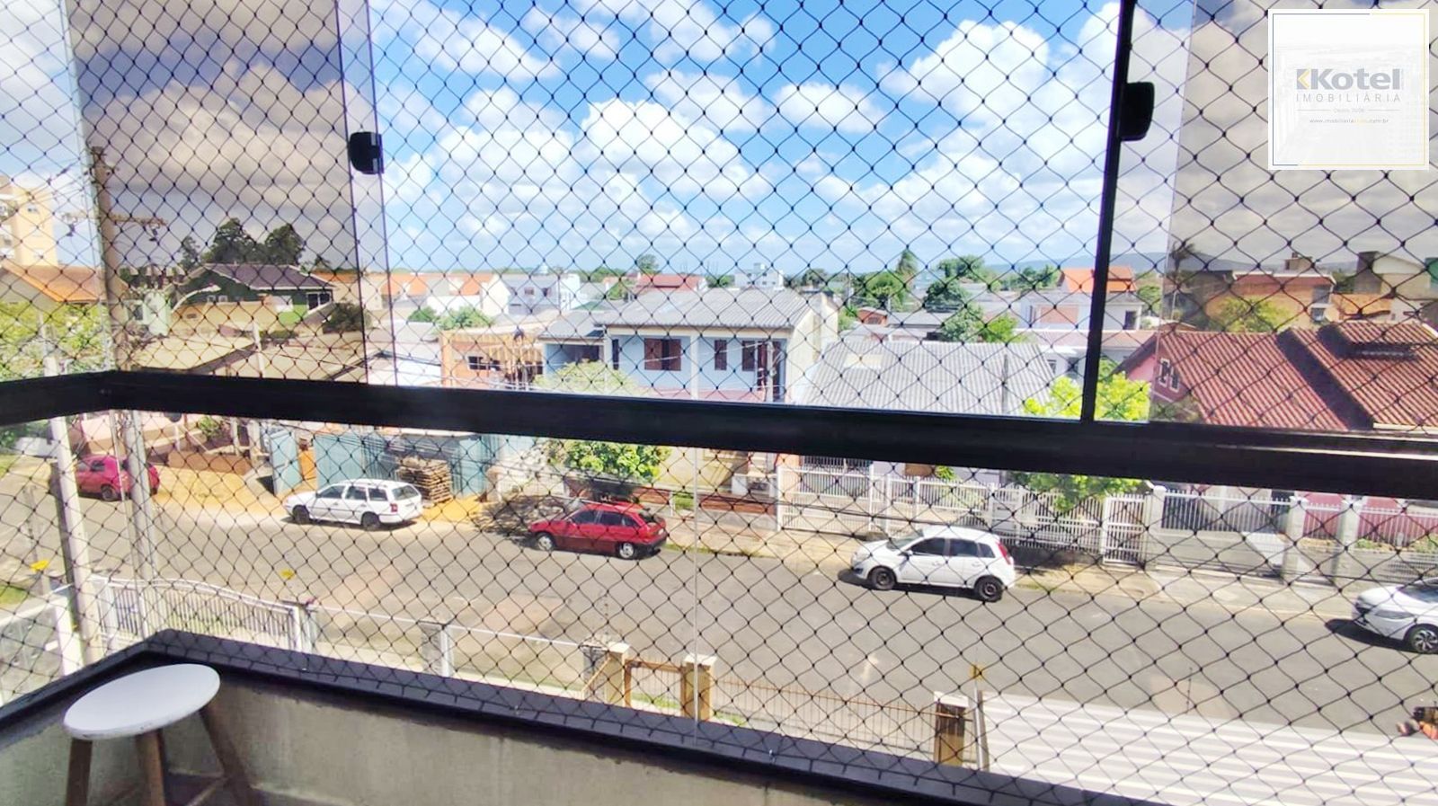 Apartamento em Cachoeirinha com suíte e sacada