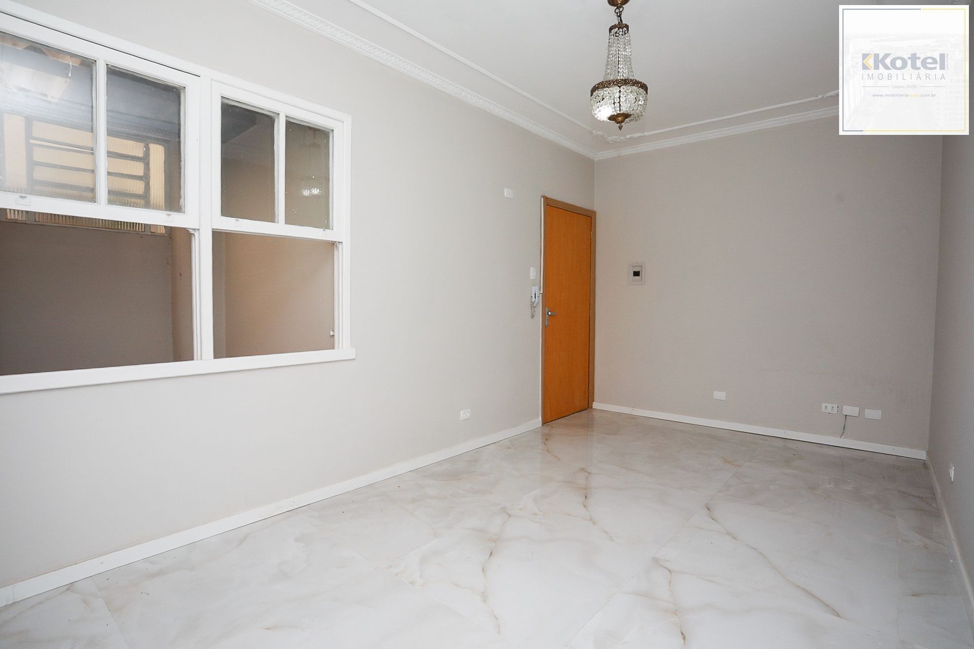 Apartamento Amplo no Menino Deus – 2 Dormitórios, 2 Banheiros e Churrasqueira