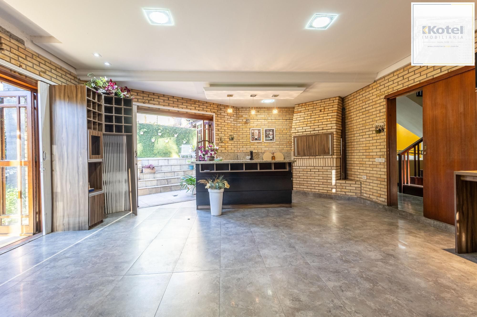 Casa com 374 m² | 3 suítes | Piscina | Ao lado do Jardim Europa