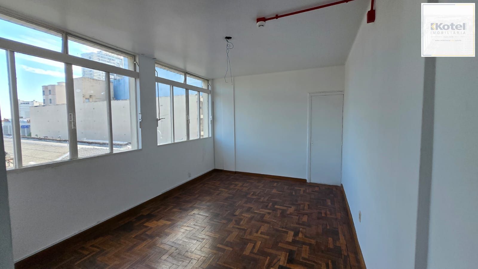 Sala Comercial Pronta para Seu Negócio no Centro Histórico de Porto Alegre