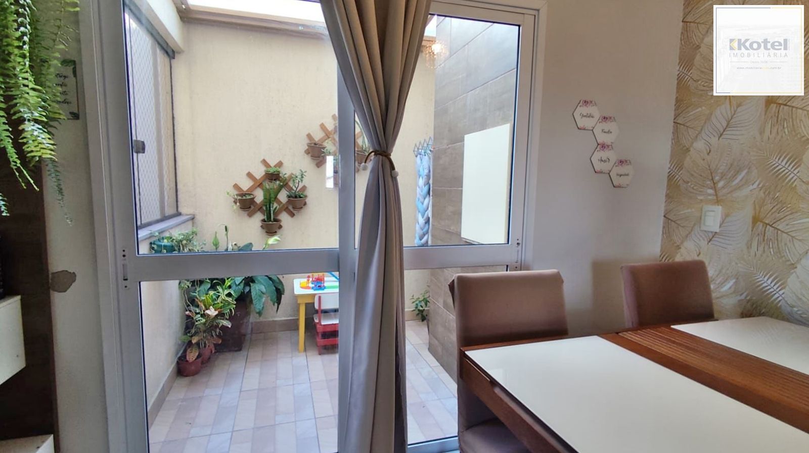 Apartamento em Cachoeirinha com suíte e sacada