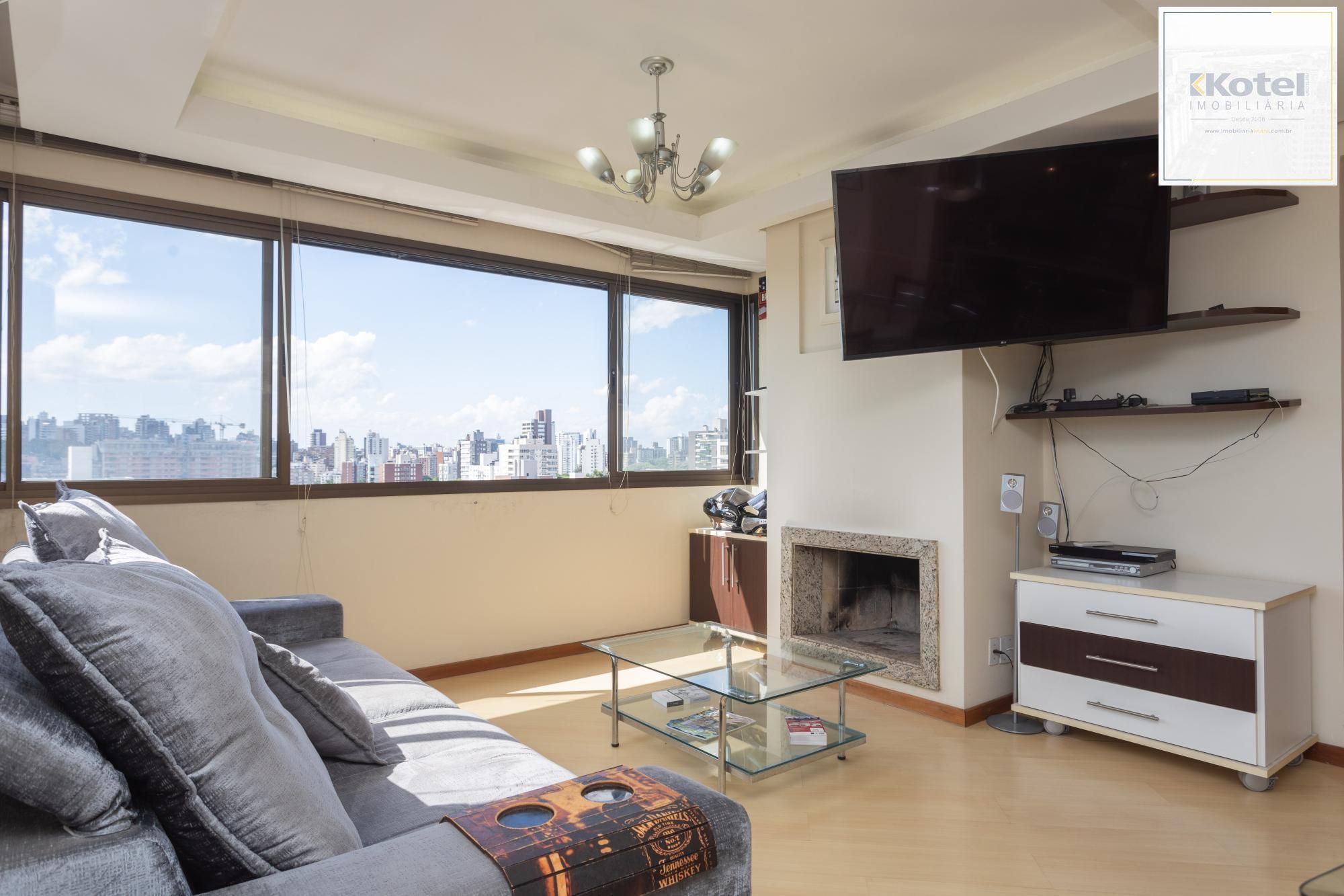 Apartamento 2 dormitórios  sendo 1 suíte e 3 vagas no Petrópolis. — foto 5