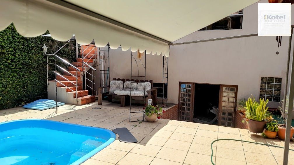 Linda Casa de Esquina com 230 M². Área de Lazer Completa. — foto 2