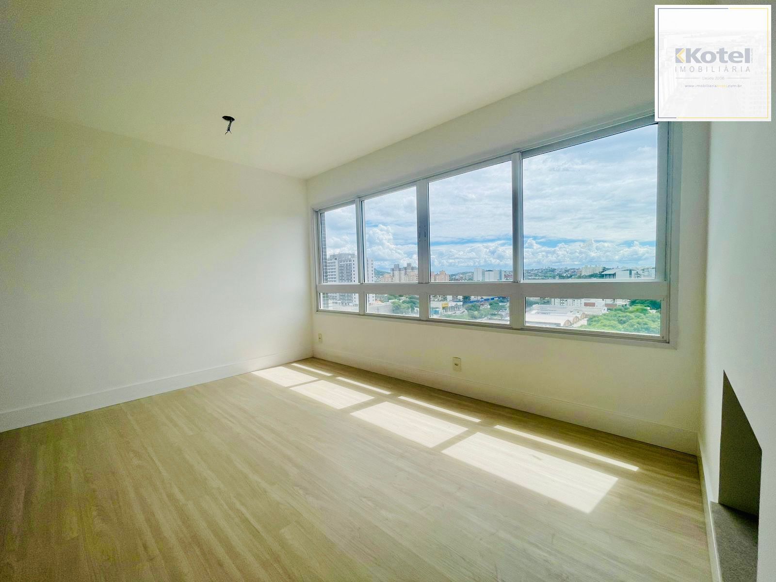Apartamento com lareira, churrasqueira e 3 dormitórios no Central Park