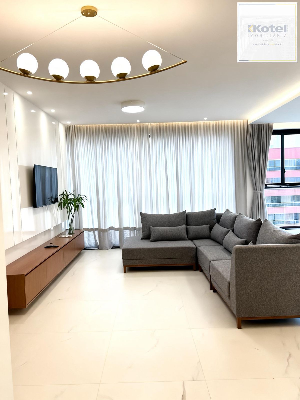 LUXO NA QUADRA DO MAR EM MEIA PRAIA ITAPEMA: 127m² MOBILIADO COM 3 SUÍTES E 3 VAGAS — foto 2