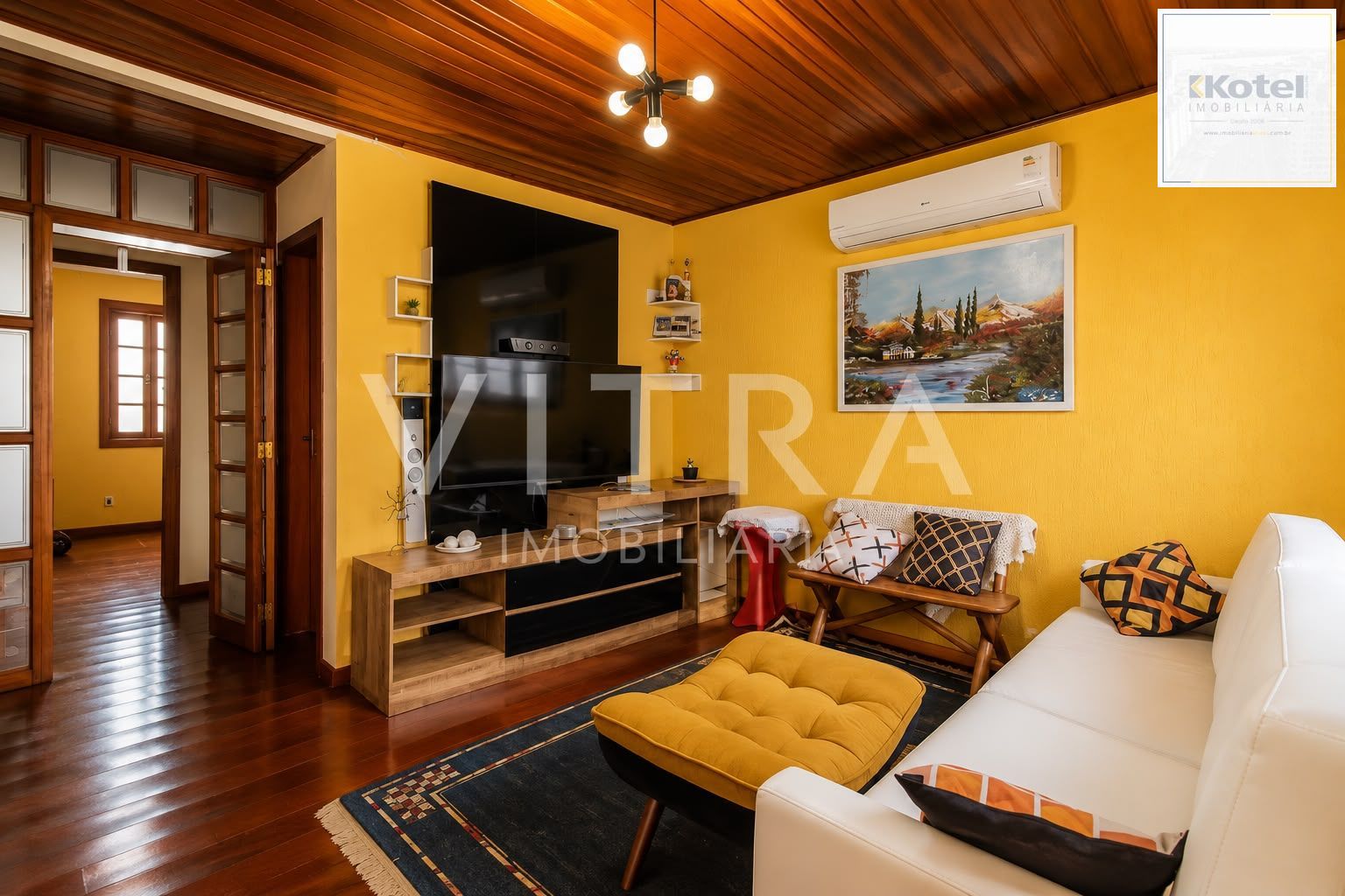 Casa semimobiliada com 3 dormitórios, suíte e espaço gourmet em Santa Tereza – Porto Alegre
