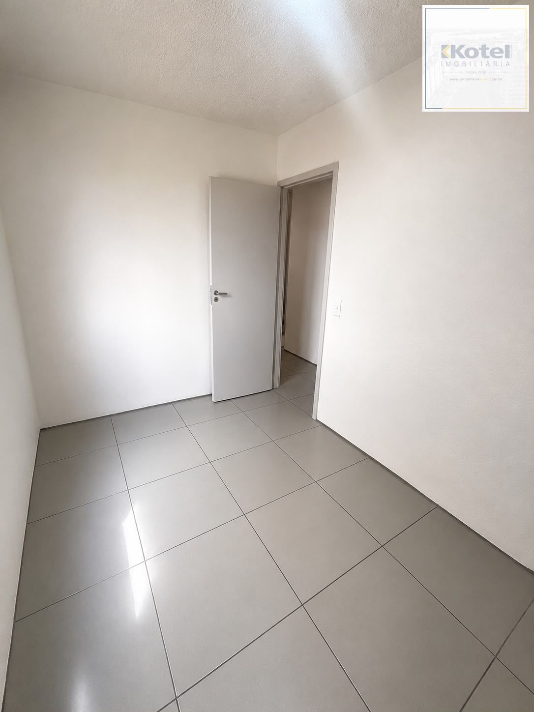 Apartamento de 2 com 1 vaga de garagem semi mobiliado, Santa Tereza