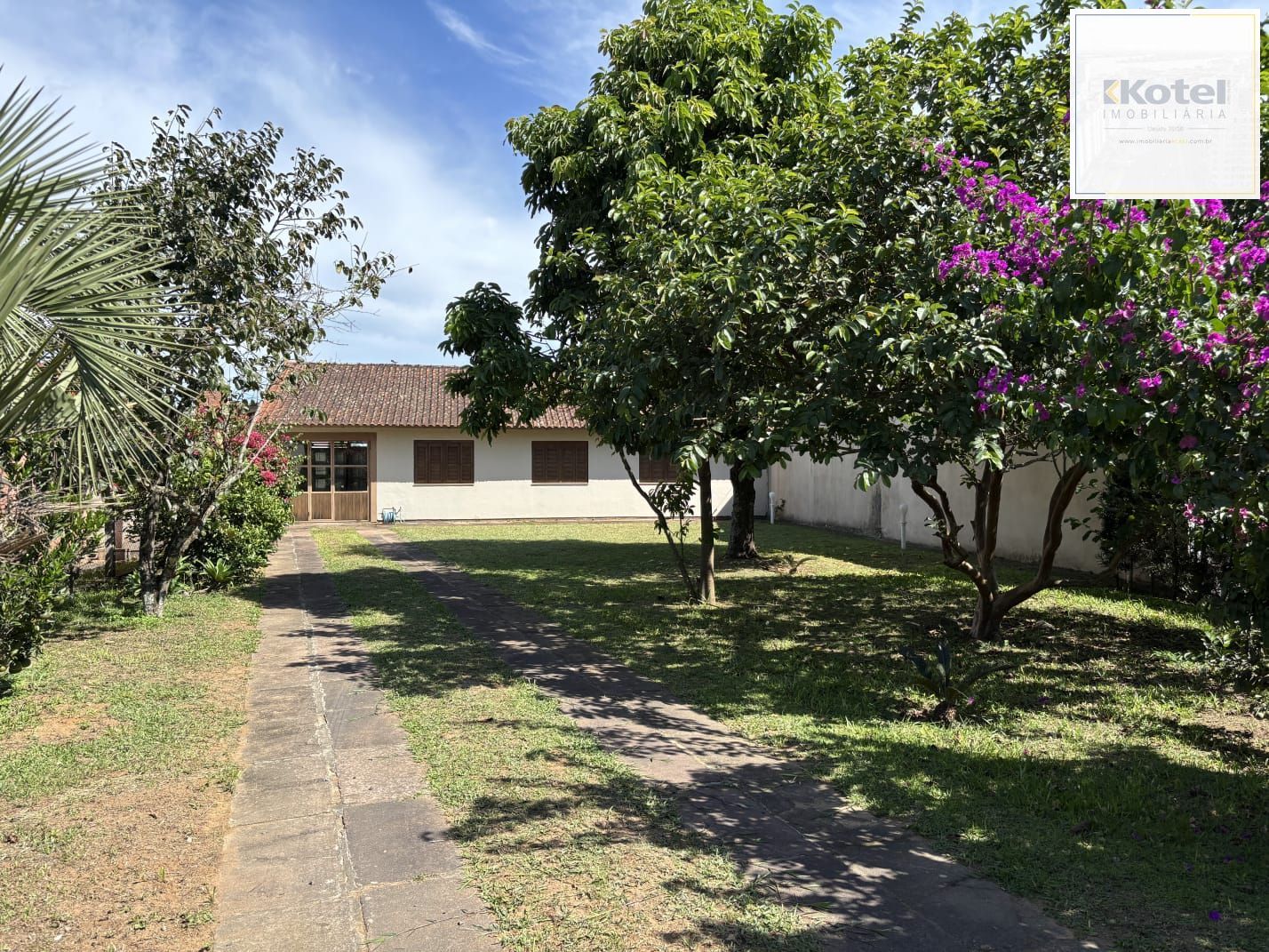 Uma casa em condomínio fechado em Águas claras. Goufe II