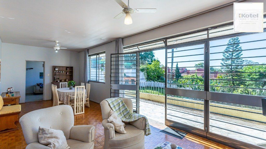 Vende casa com 05 quartos e garagem para 5 carros. — foto 2