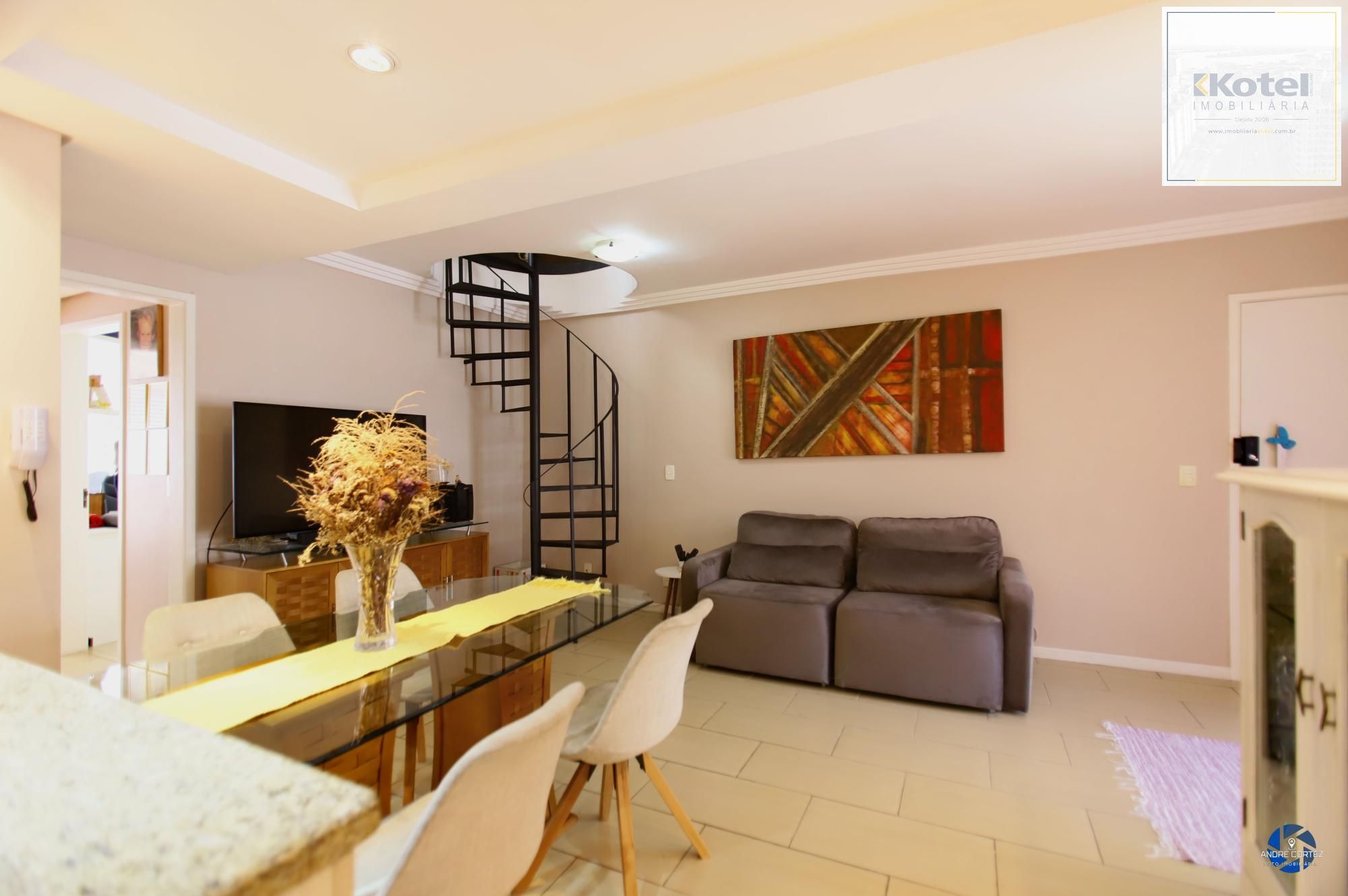 Vende cobertura: Piso inferior:  03 dormitórios, 02 banheiros, living 2 ambientes, cozinha americana. — foto 5