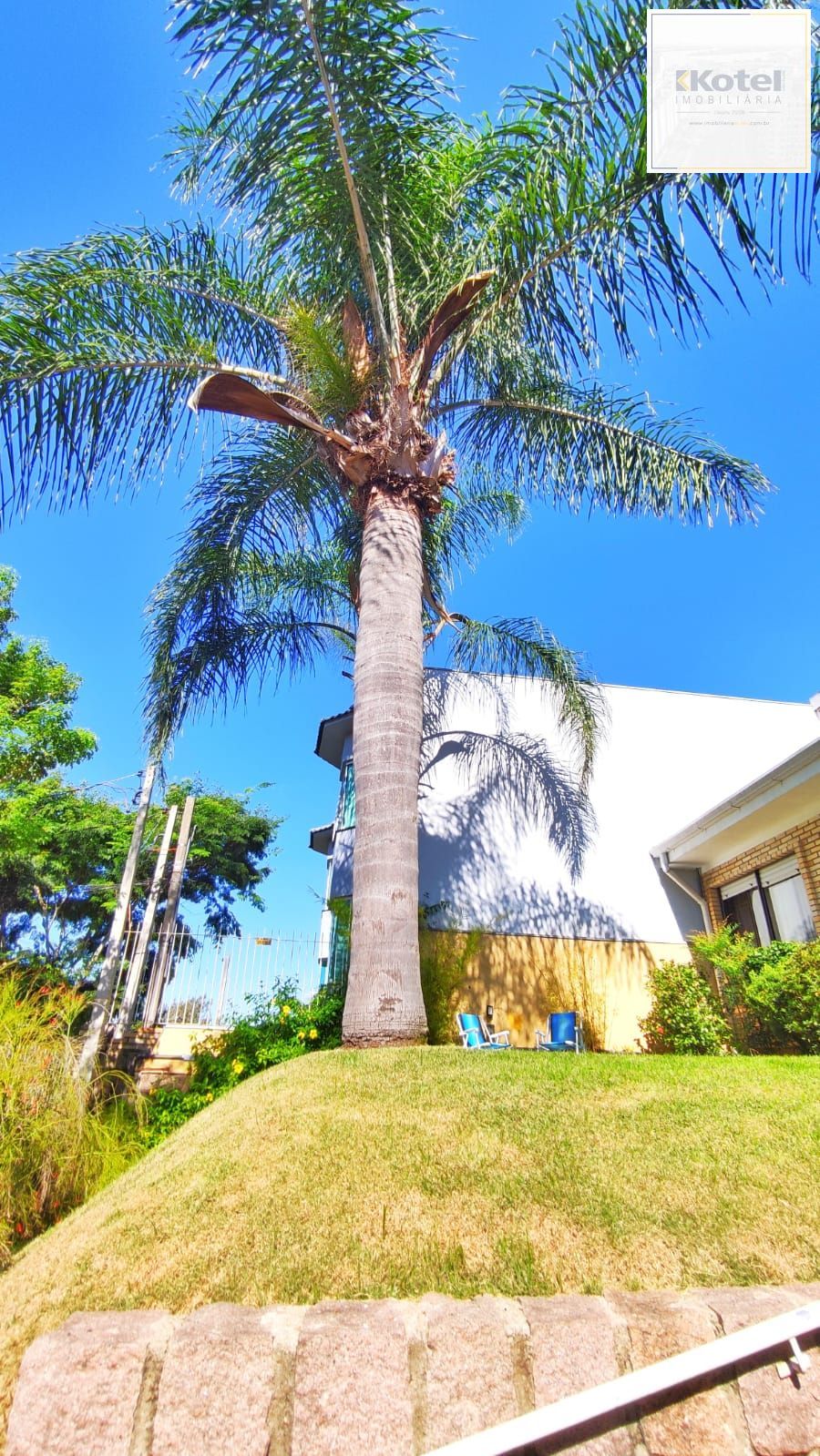 Casa com 4 Quartos e 2 banheiros e  2 Suites à Venda, 153 m² por R$ 990.000