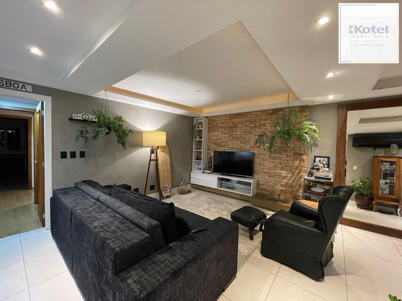 Apartamento à venda, 2 Quartos, 2 Banheiros, 2 Vagas, Bairro Menino Deus