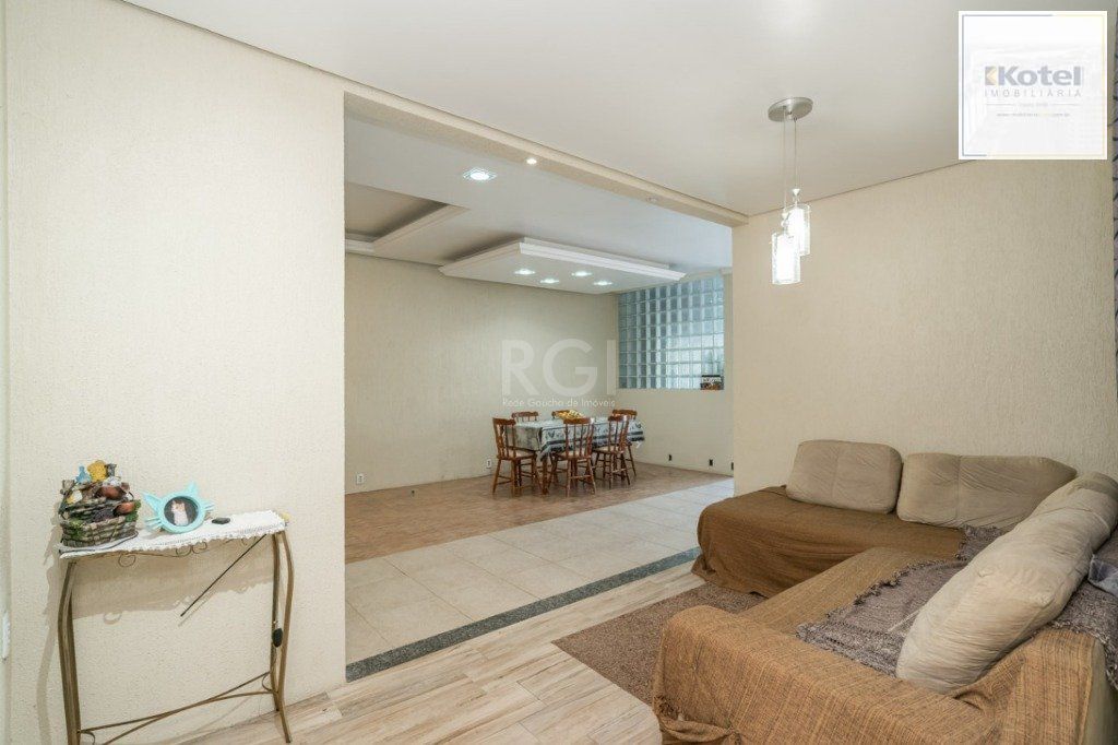 Casa para Venda - 259m², 4 dormitórios, sendo 1 suites, 4 vagas - Coronel Aparício Borges