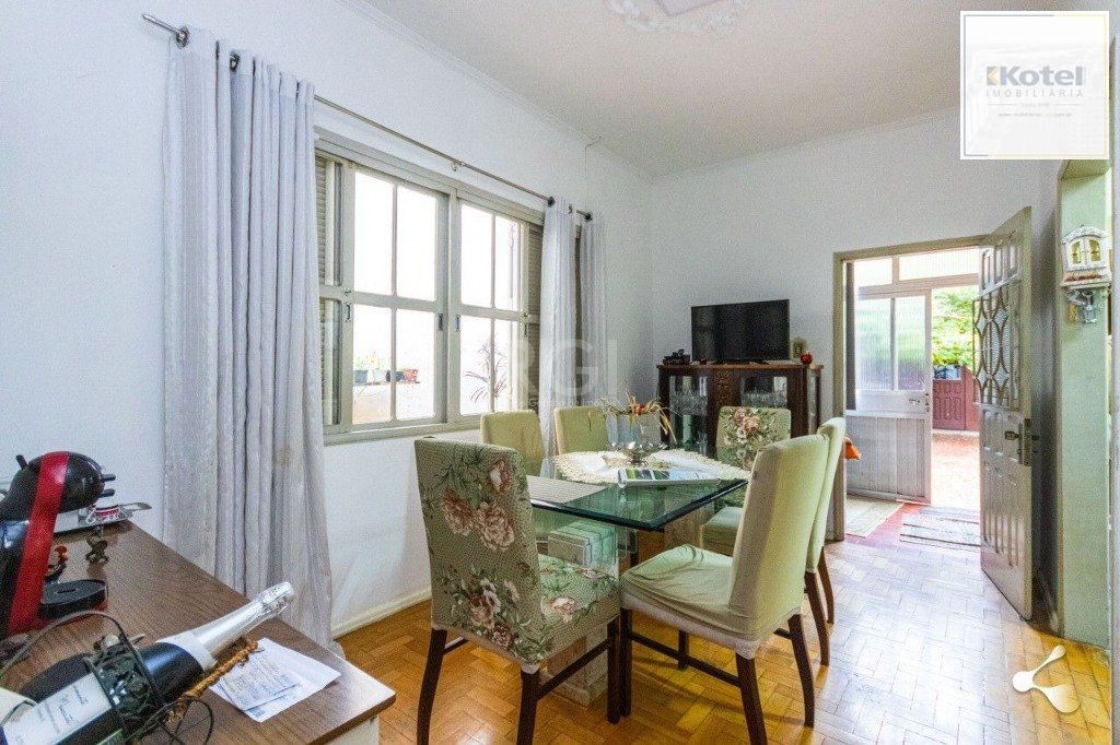 Casa para Venda - 221m², 4 dormitórios, sendo 1 suites, 2 vagas - São Geraldo — foto 3