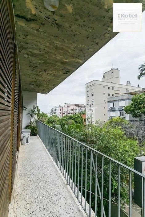 Casa Residencial ou comercial com 4 dormitórios, 2 banheiros — foto 3