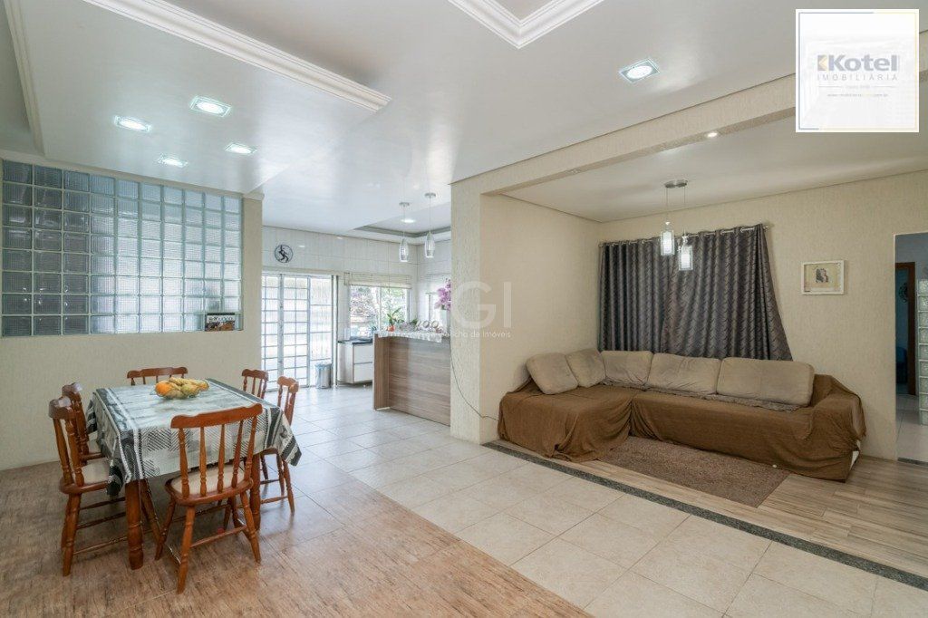 Casa para Venda - 259m², 4 dormitórios, sendo 1 suites, 4 vagas - Coronel Aparício Borges