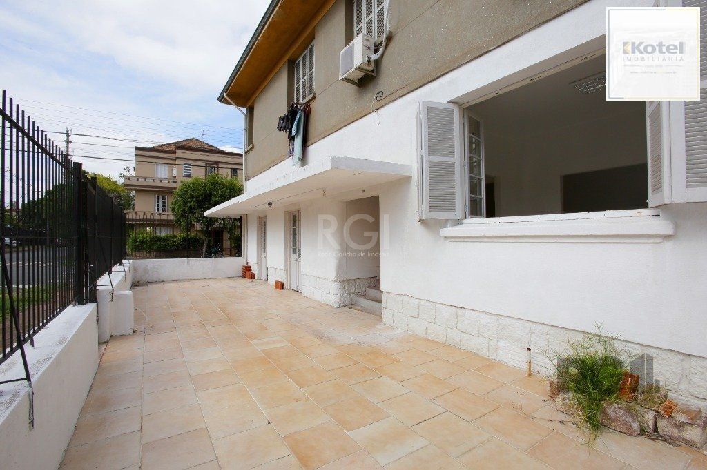 Prédio 3 andares. Composto de salas e apartamentos — foto 4