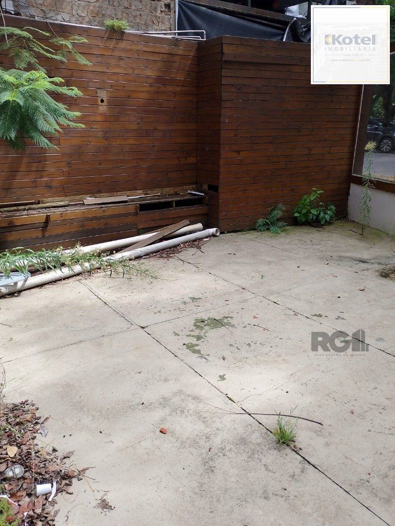 Loja comercial desocupada à venda no coração de Porto Alegre, localizada na Rua Mostardeiro — foto 2