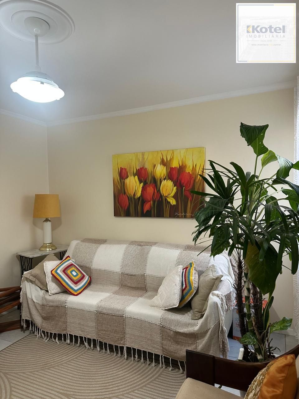 Apartamento de 01 quarto, de frente todo reformado.