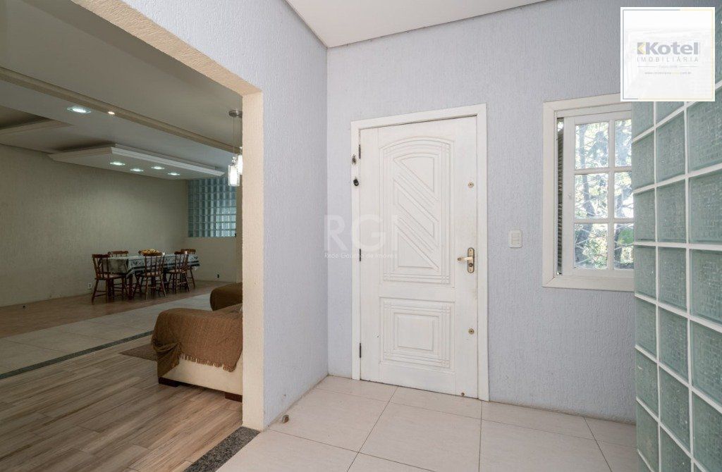 Casa para Venda - 259m², 4 dormitórios, sendo 1 suites, 4 vagas - Coronel Aparício Borges
