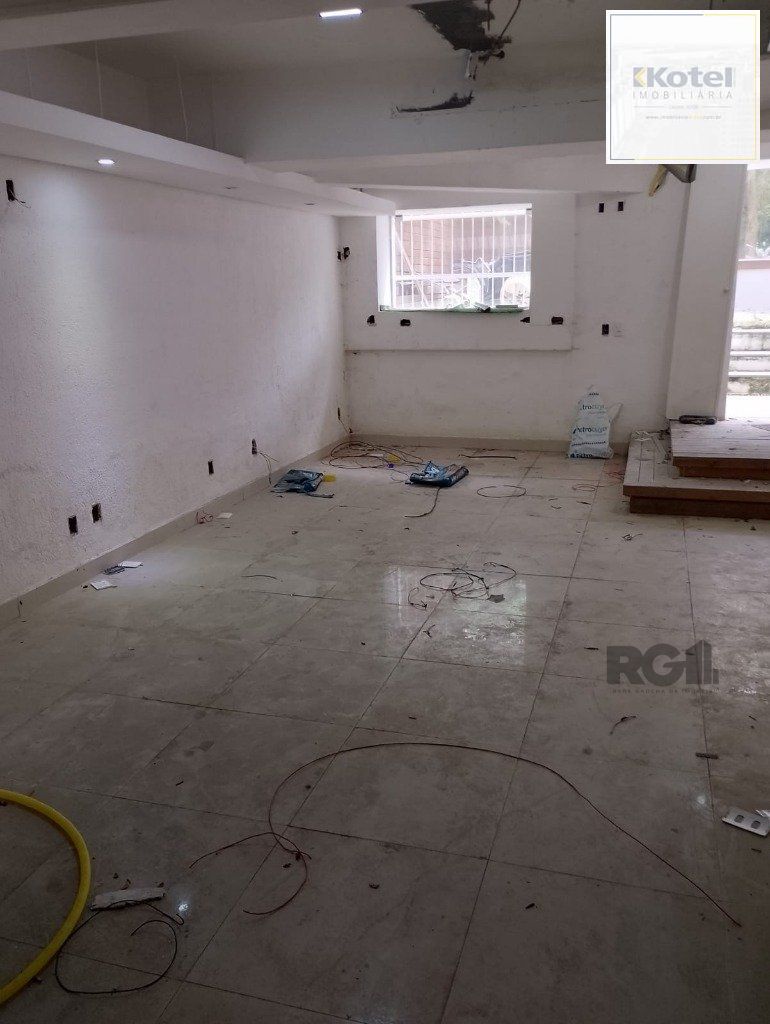 Loja comercial desocupada à venda no coração de Porto Alegre, localizada na Rua Mostardeiro — foto 4