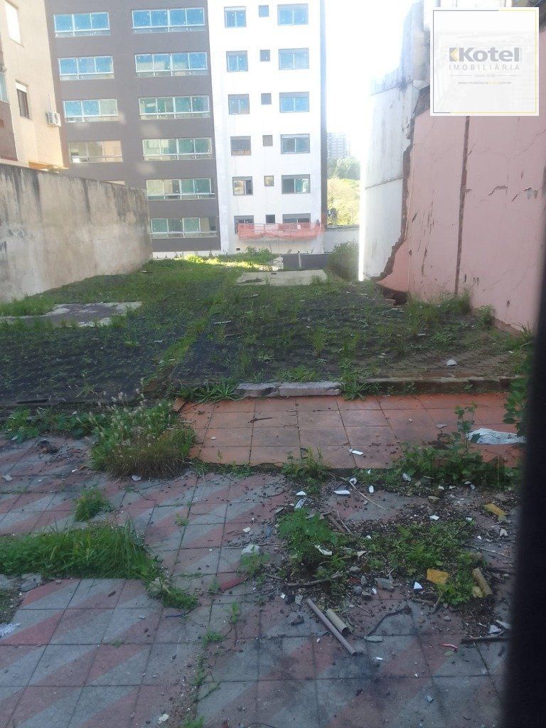 Terreno com 330 metros quadrados sendo 10 de frente e 33 da frente aos fundos. — foto 2