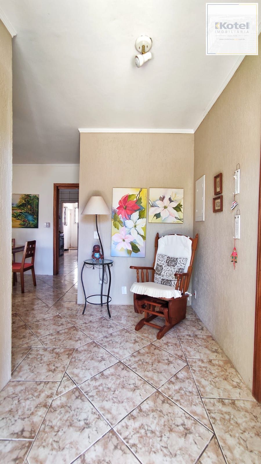 Casa com 4 Quartos e 2 banheiros e  2 Suites à Venda, 153 m² por R$ 990.000