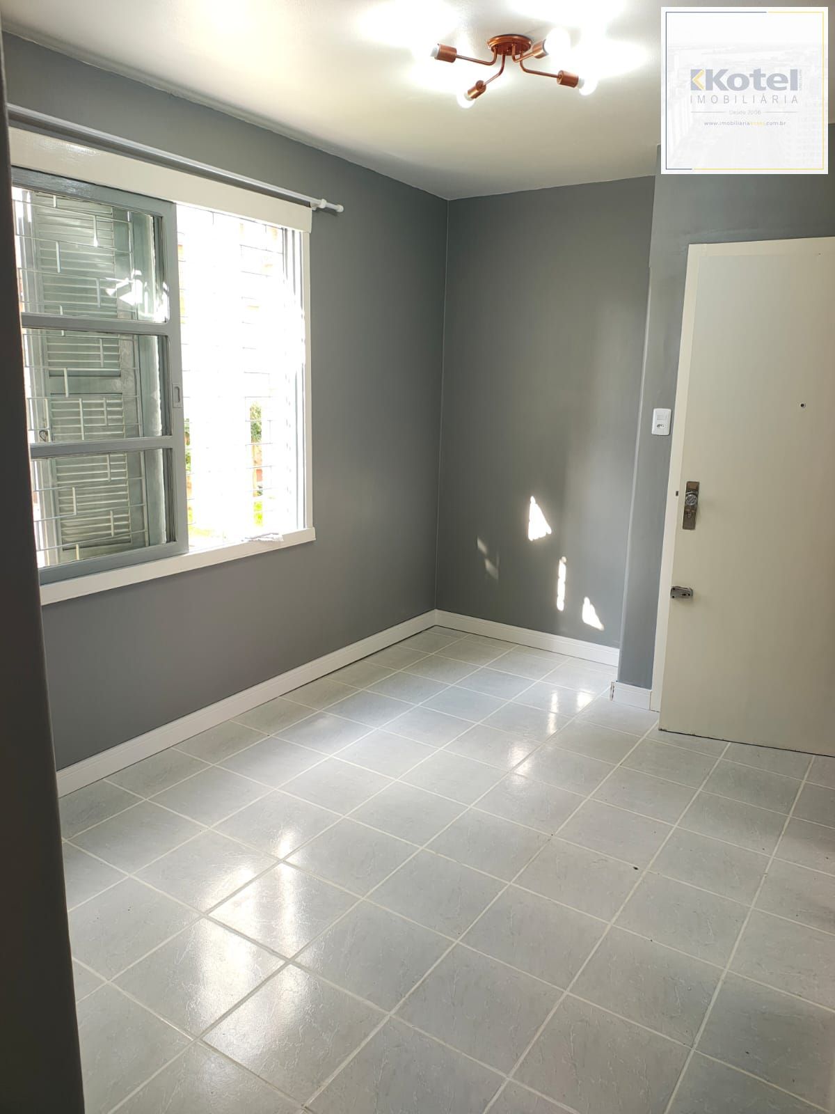 Apartamento de 01 quarto com estacionamento rotativo.