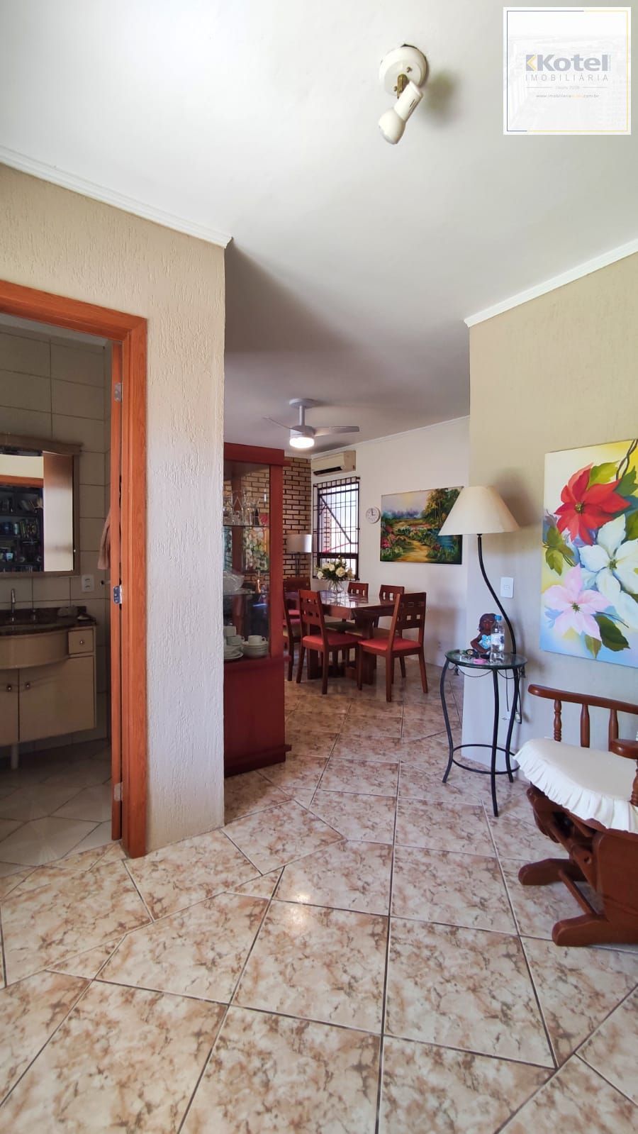 Casa com 4 Quartos e 2 banheiros e  2 Suites à Venda, 153 m² por R$ 990.000